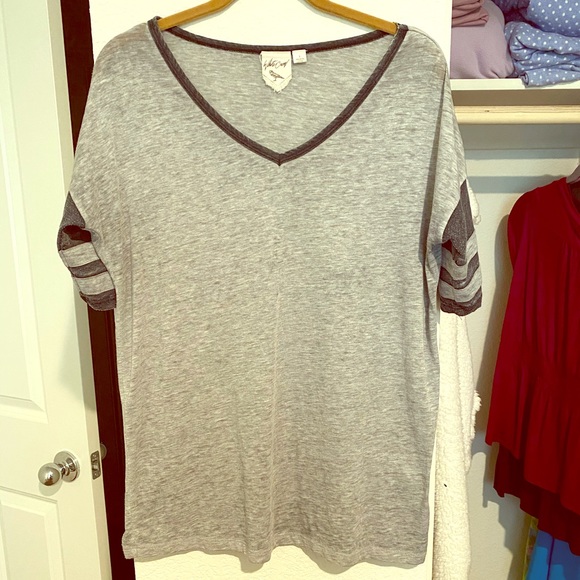 T shirt bought at Buckle - Picture 1 of 2